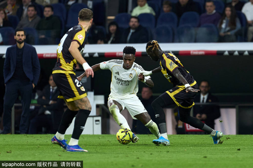 西甲风云再起:皇马1-2被绝杀,巴萨借机反超,争冠形势扑朔迷离