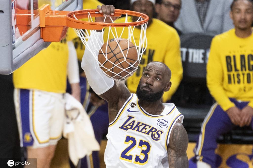 1600场!43000分!詹姆斯战绿军20+4+5 再破2神奇纪录